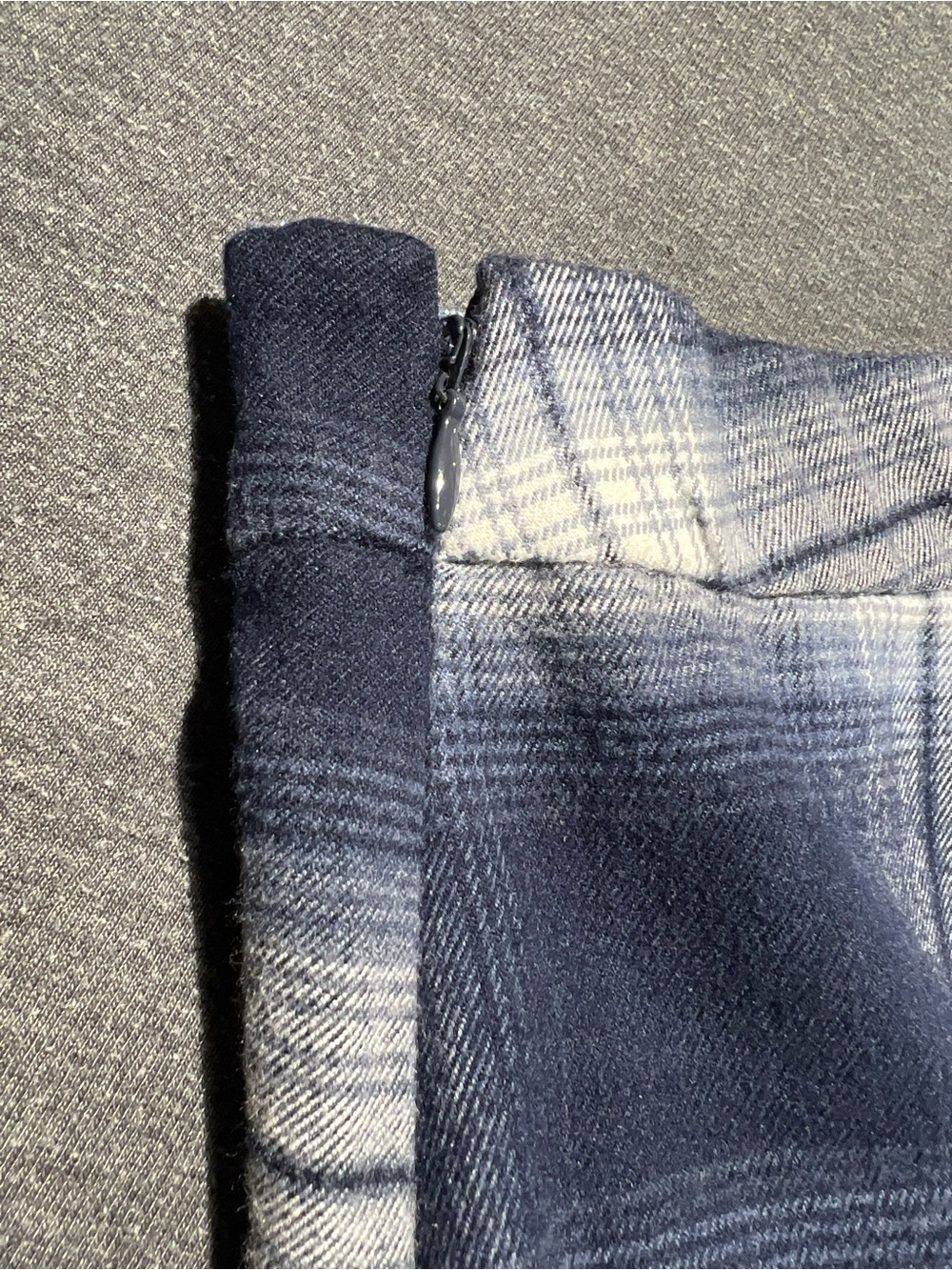 Abercrombie & Fitch Navy and White Plaid Mini Skirt - Picture 4 of 5